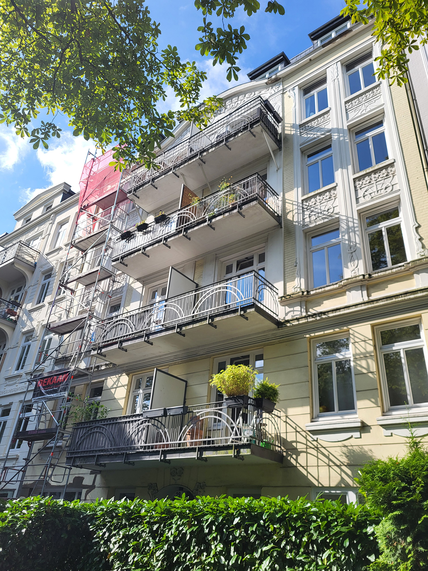 Projekt: Sanierung einer denkmalgeschützen Fassade Leistung: Planung, Bauleitung